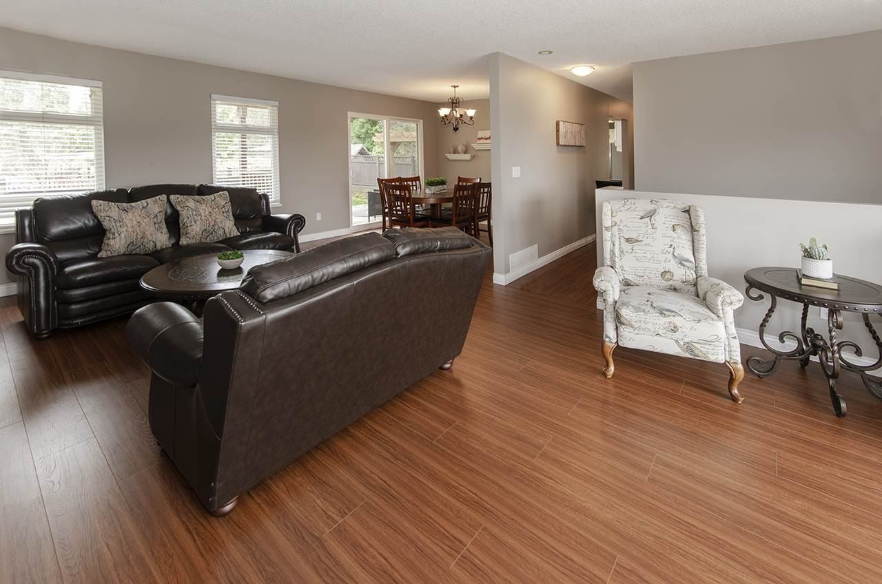 198 Edward Cres #1 - Photo 3 of 10