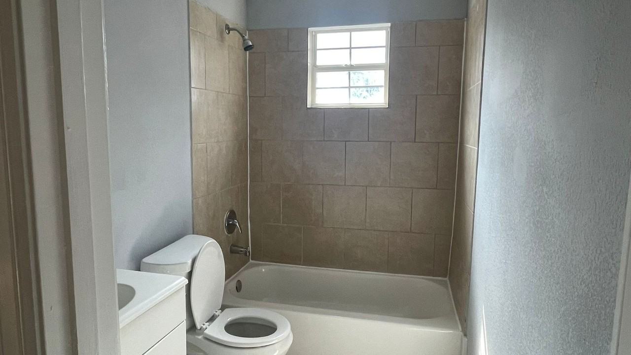 6515 Avenue B #D - Photo 2 of 5