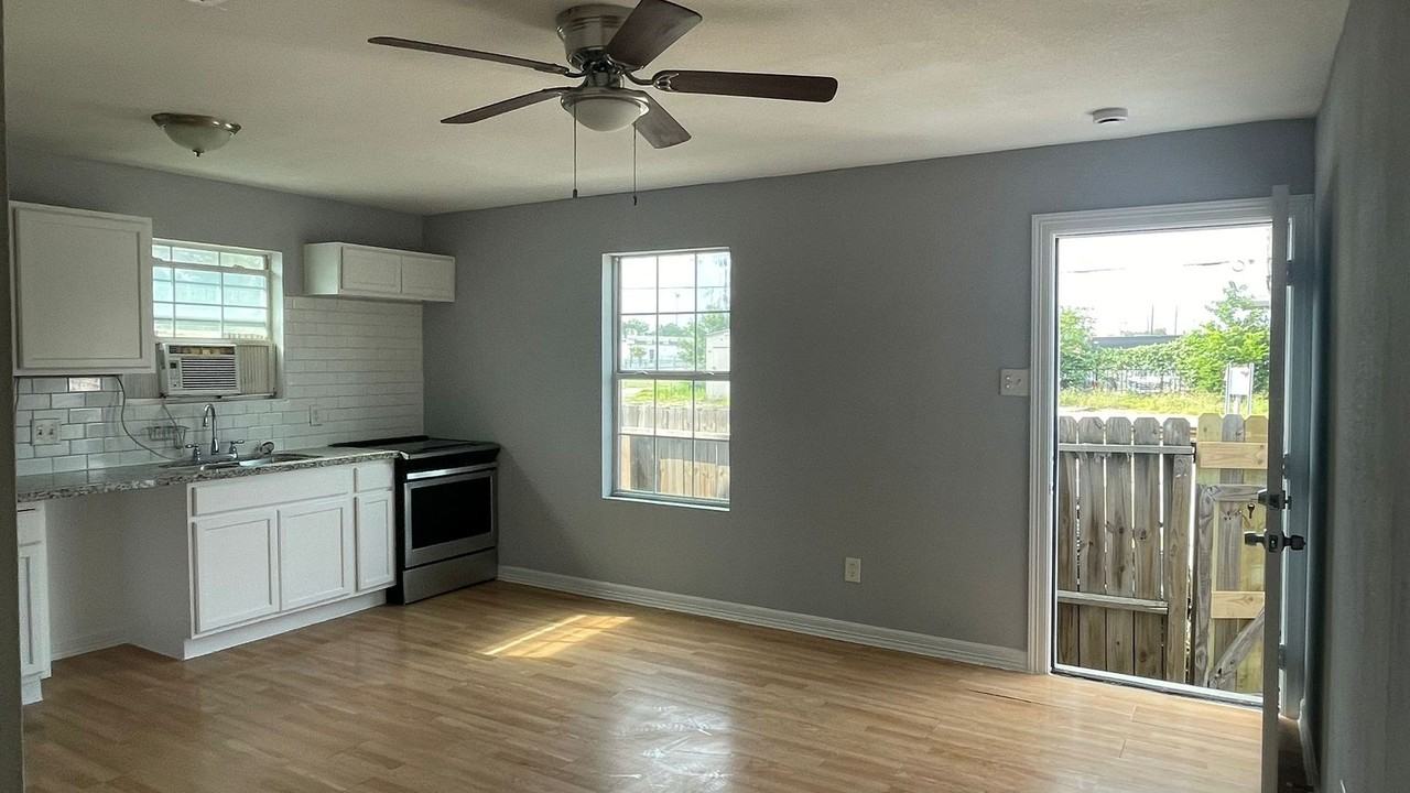 6515 Avenue B #D - Photo 4 of 5