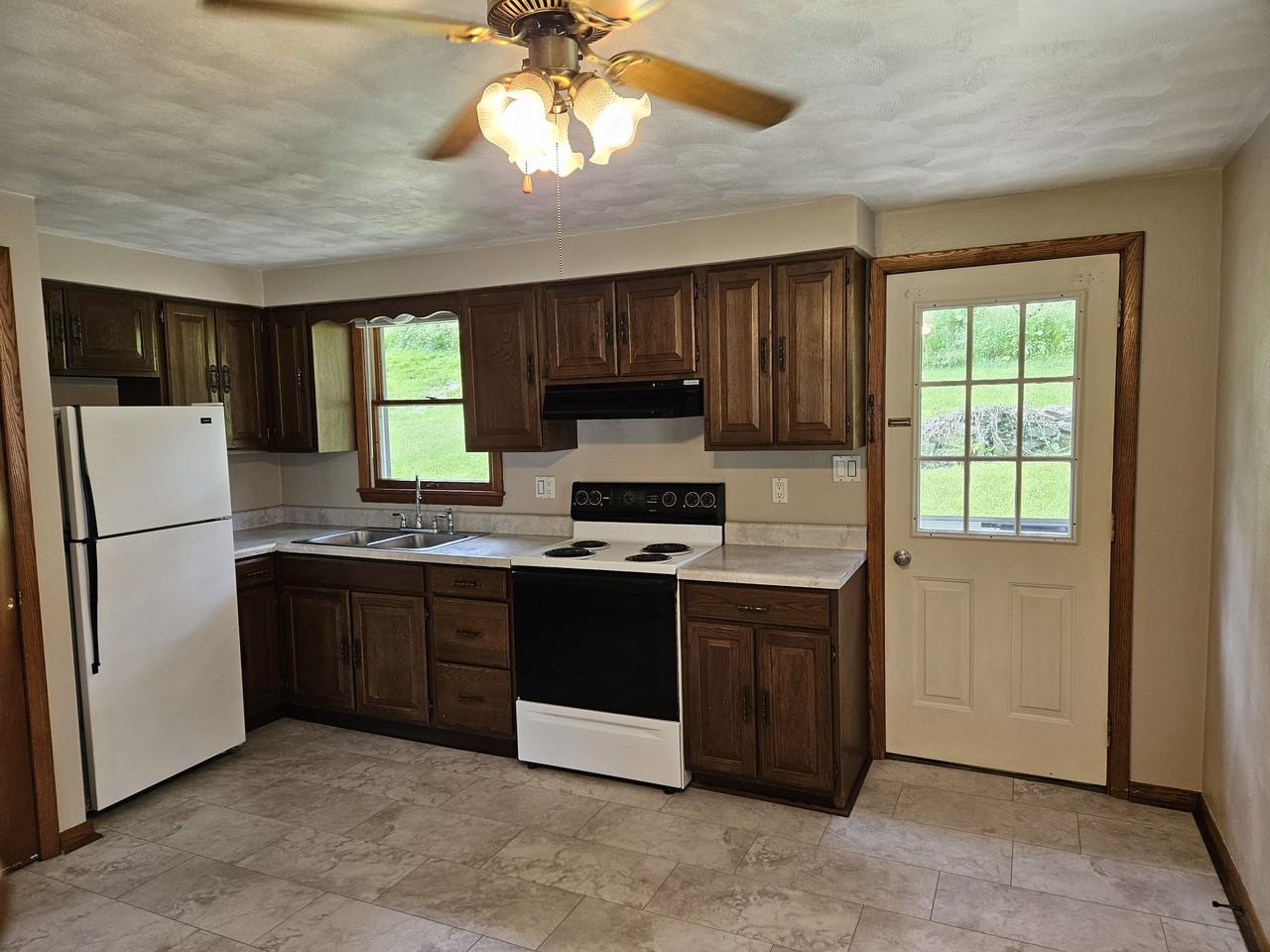 171 Floyd Street - Photo 2 of 12