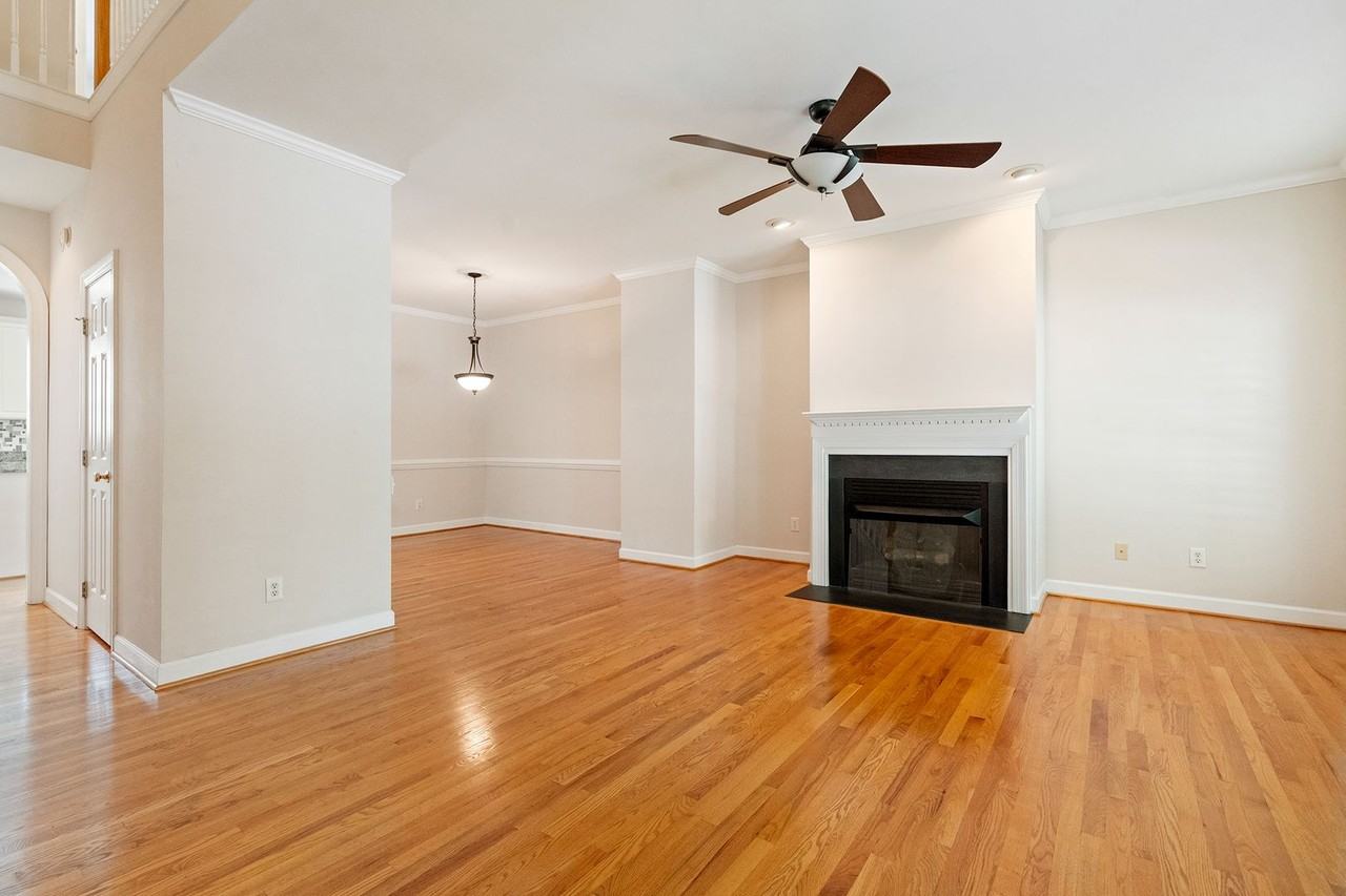 202 Greenview Dr - Photo 6 of 33