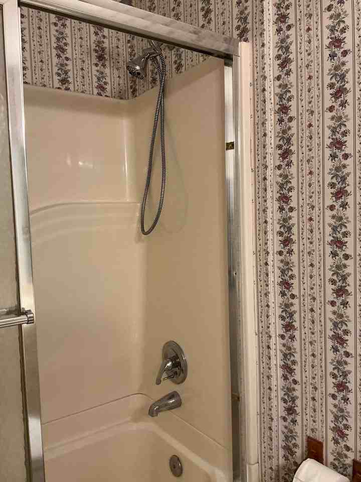 2504 Mahan Dr - Photo 3 of 21