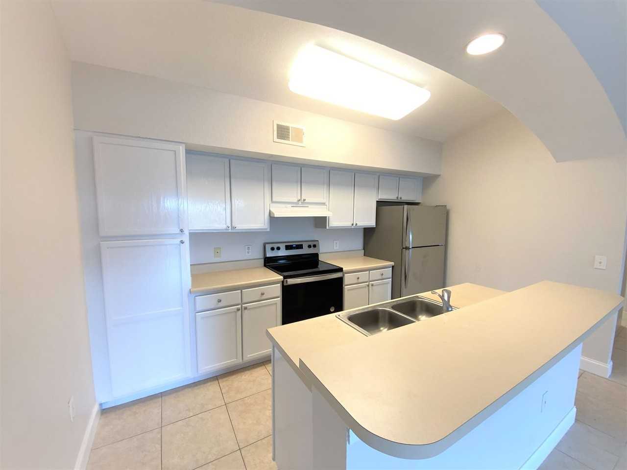 7945 Preserve Cir - Photo 3 of 36