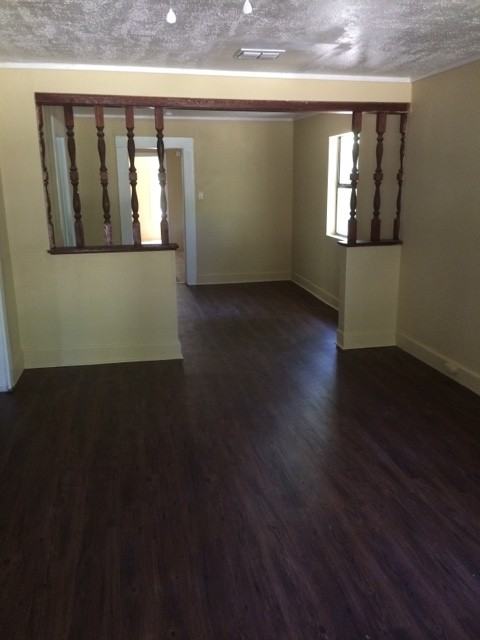 3111 Parkhurst St - Photo 2 of 8