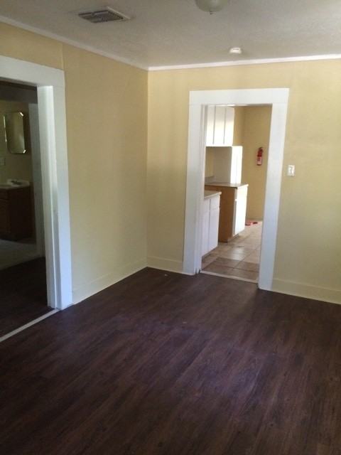 3111 Parkhurst St - Photo 3 of 8