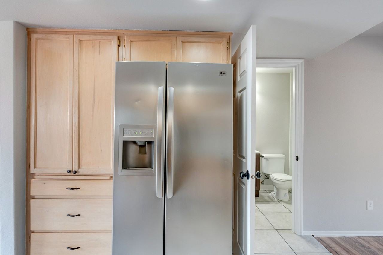 300 N Oak Harbor St #C102 - Photo 5 of 26
