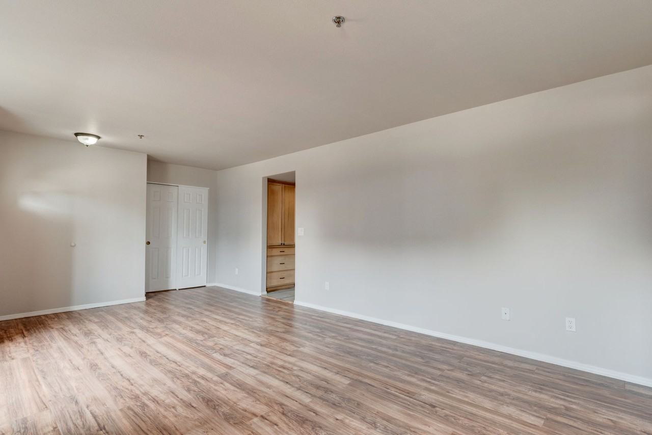 300 N Oak Harbor St #C102 - Photo 7 of 26