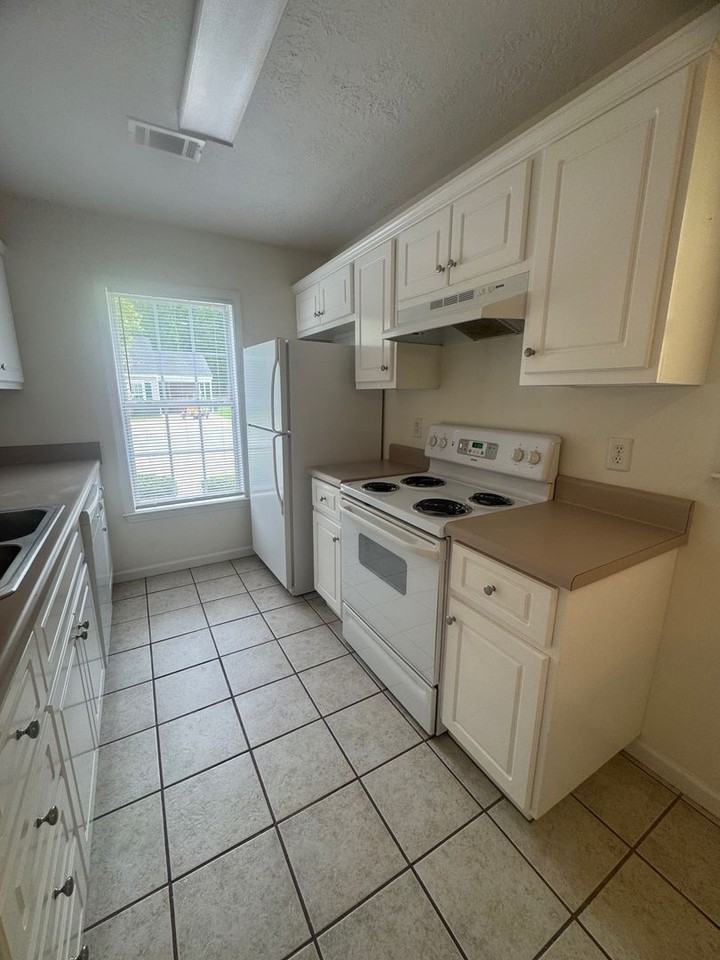 131 Karlie Ct - Photo 2 of 16
