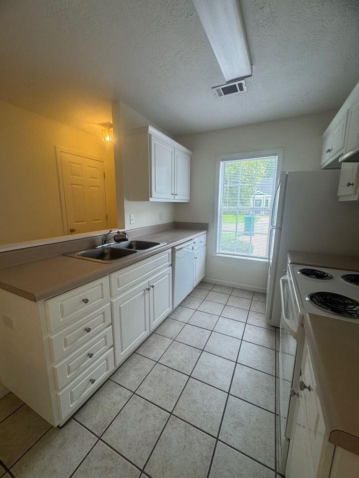 131 Karlie Ct - Photo 3 of 16