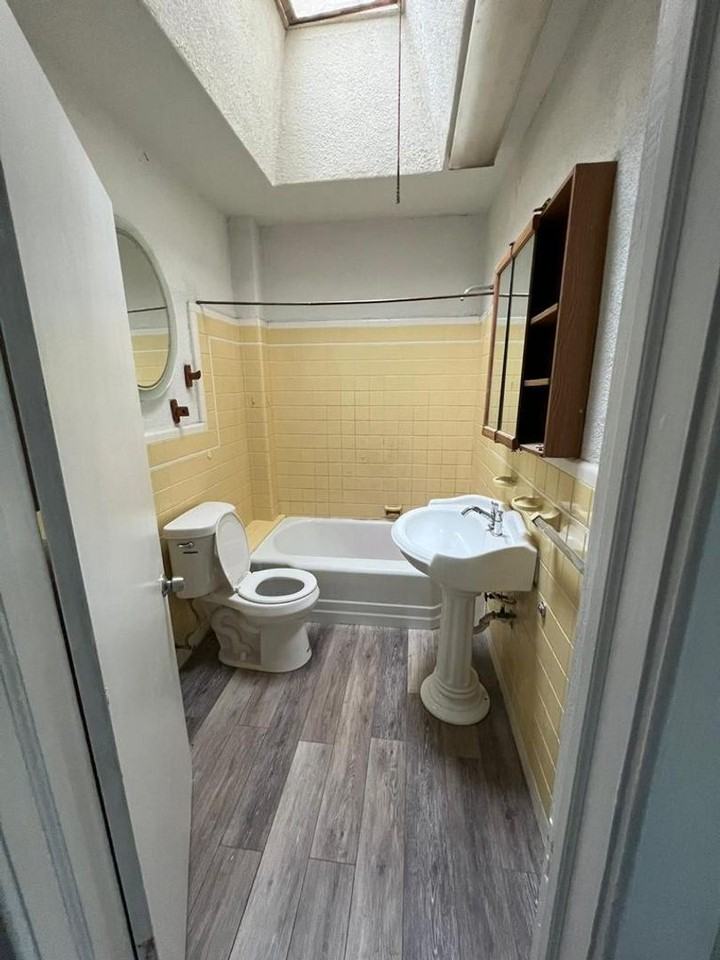 931 Granite St - Photo 3 of 10
