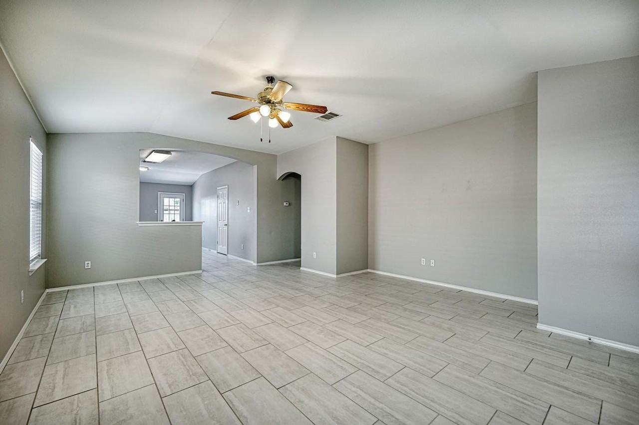 3109 Caleb Dr - Photo 4 of 21