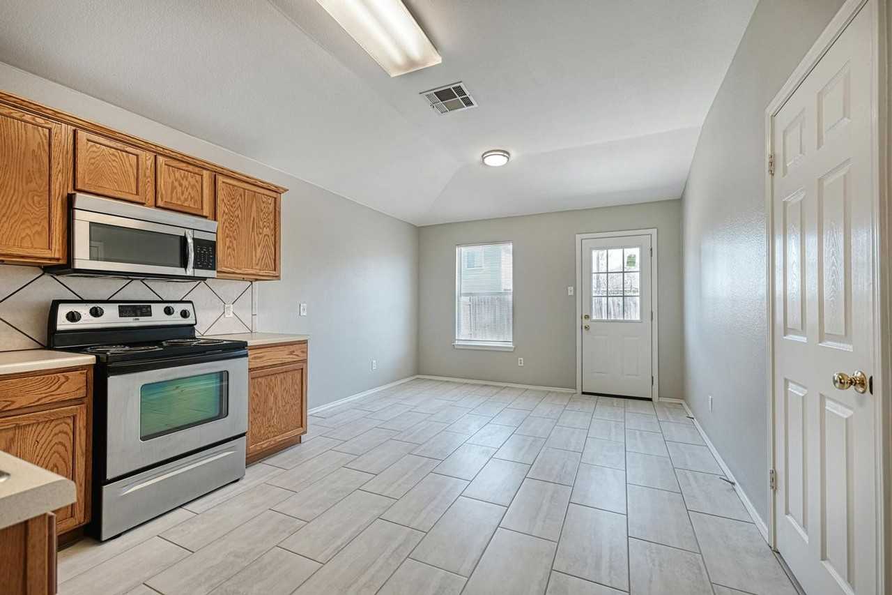 3109 Caleb Dr - Photo 6 of 21