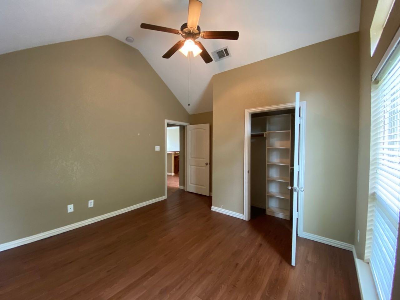 254 Driftwood Ct - Photo 2 of 15