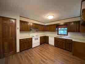1204 8th Ave Ne - Photo 1 of 1