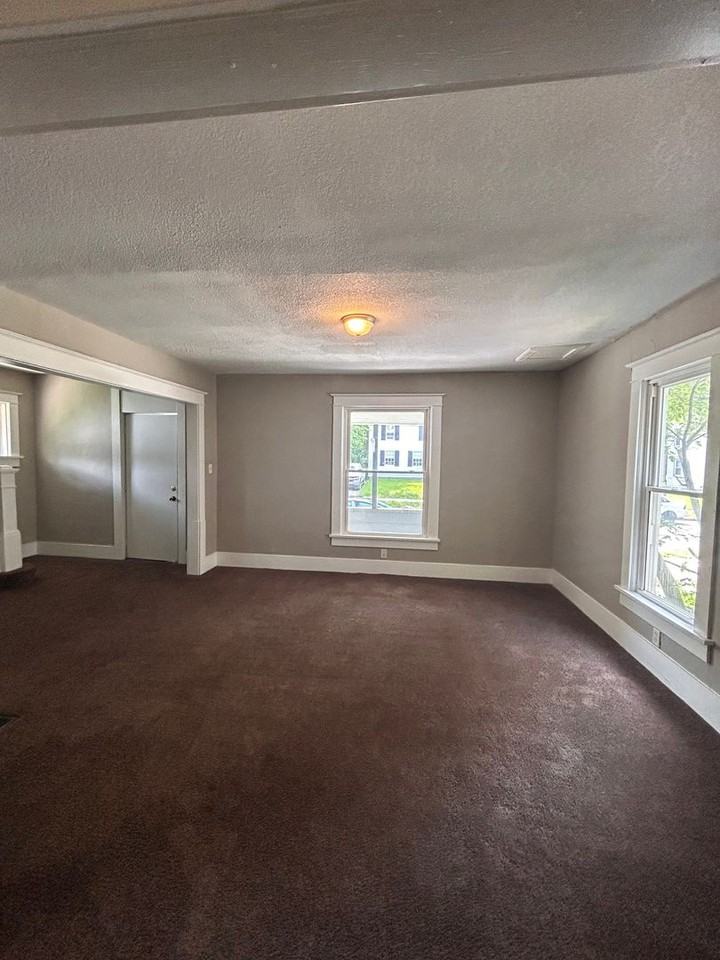 2513 Thompson Ave - Photo 2 of 8