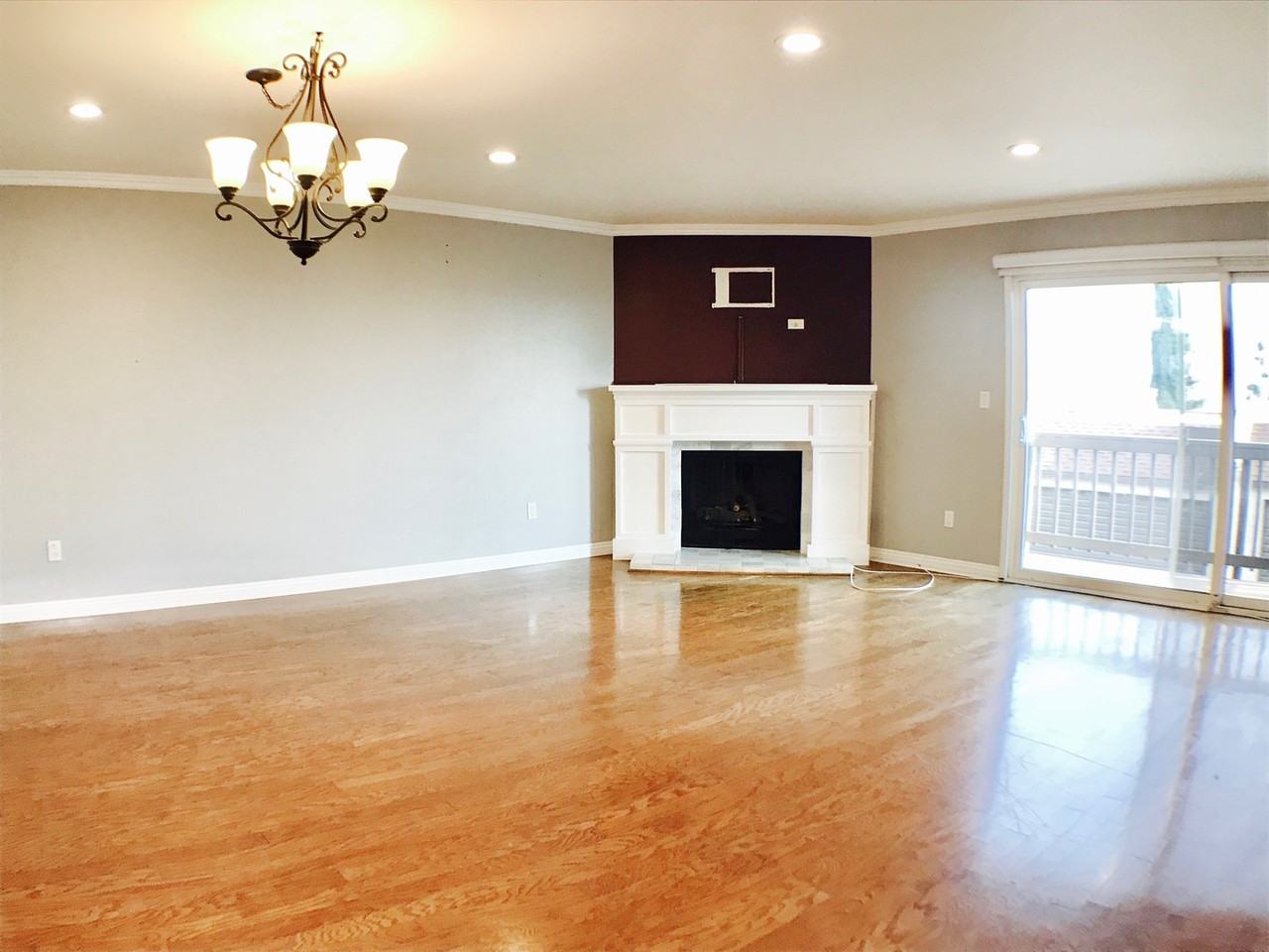 15661 Viewridge Ln - Photo 3 of 10