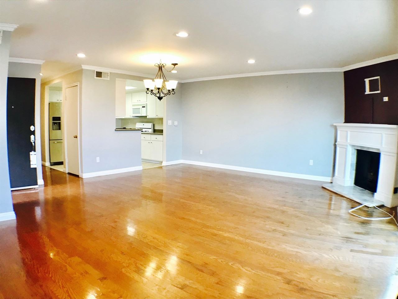 15661 Viewridge Ln - Photo 2 of 10