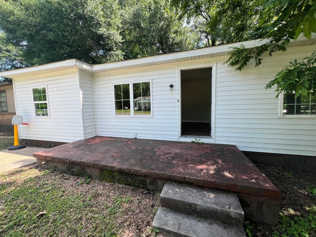 2635 20th St - Photo 2 of 19
