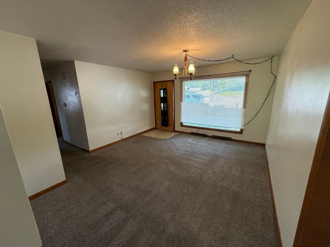 537 Sheridan Dr - Photo 2 of 14