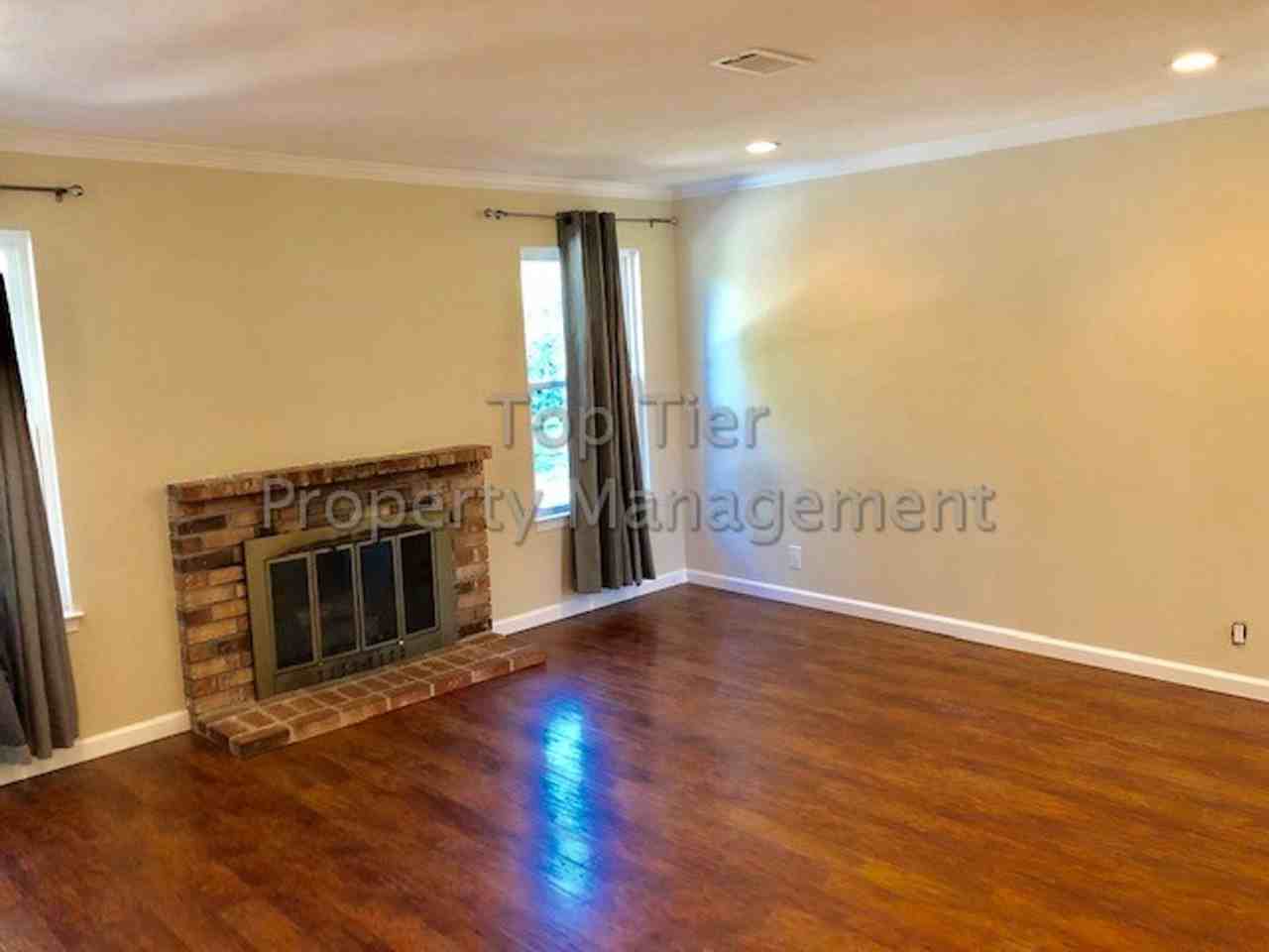 1804 Elkwood Dr - Photo 3 of 16