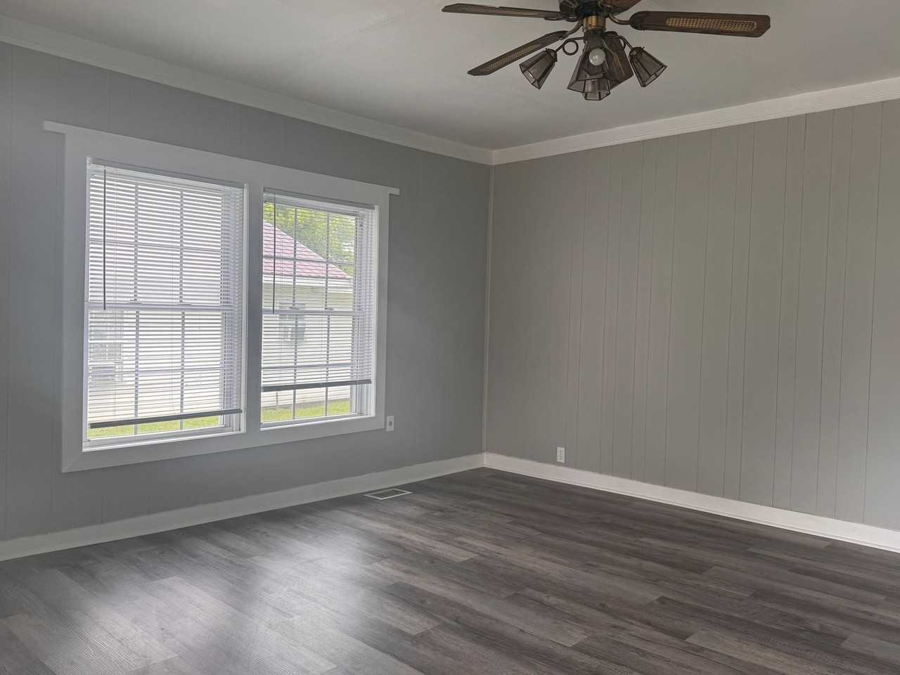 307 17th St - Photo 2 of 10