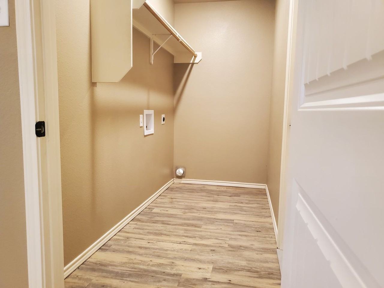 2218 E Main St - Photo 4 of 12