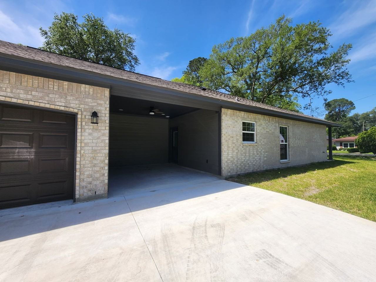 2705 Goliad St - Photo 2 of 12