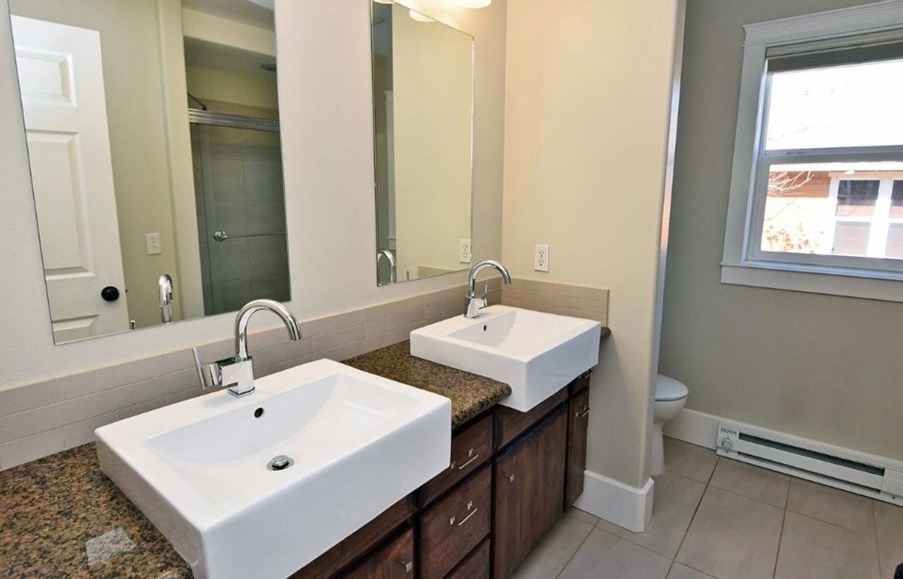 3146 Ne 78th Ave - Photo 3 of 5