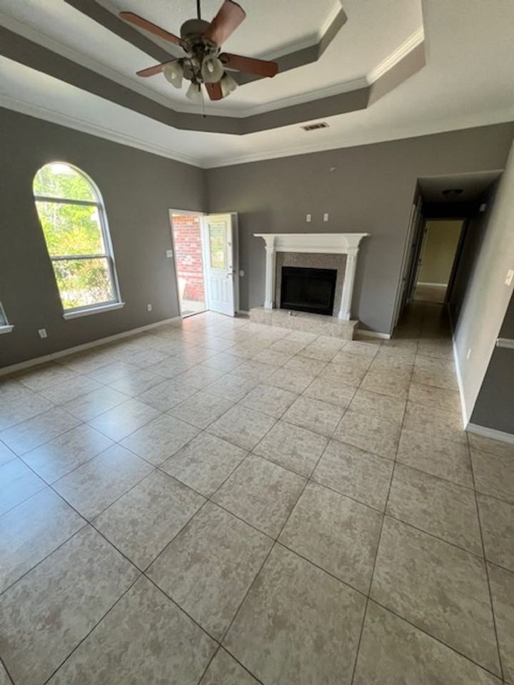 2005 Parkview Dr - Photo 4 of 17