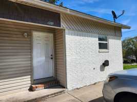 featured image of 900 W 16th St