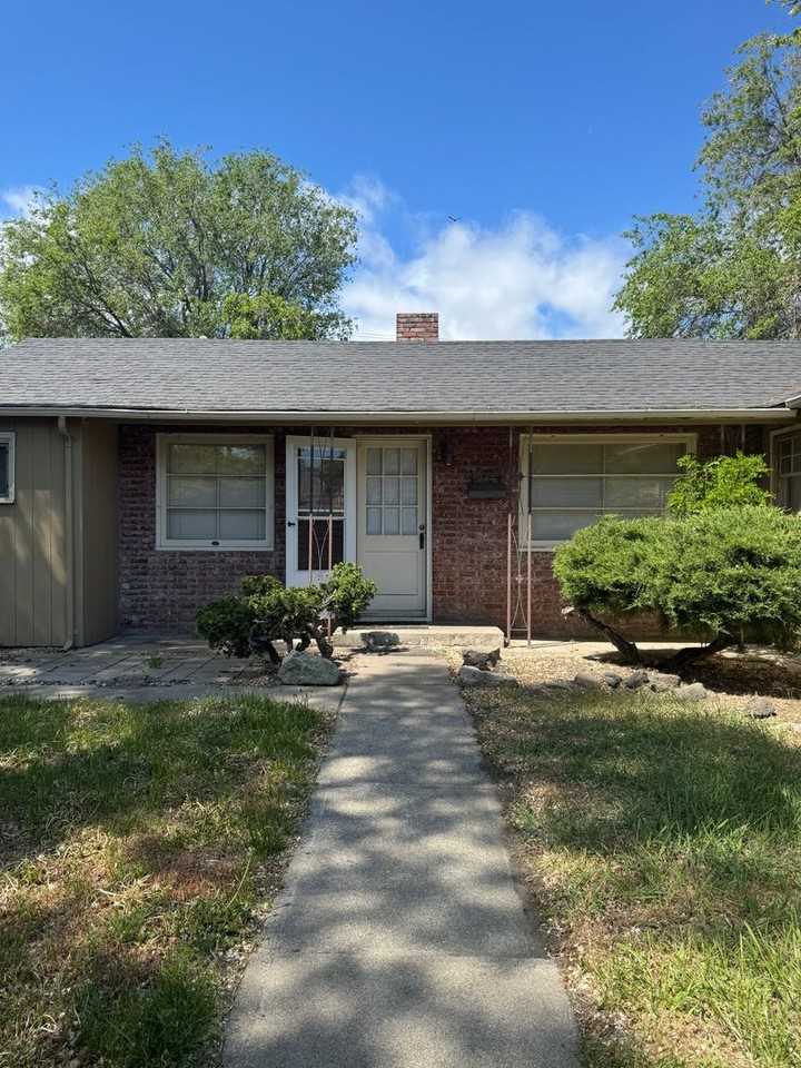 501 S Pine St - Photo 2 of 25