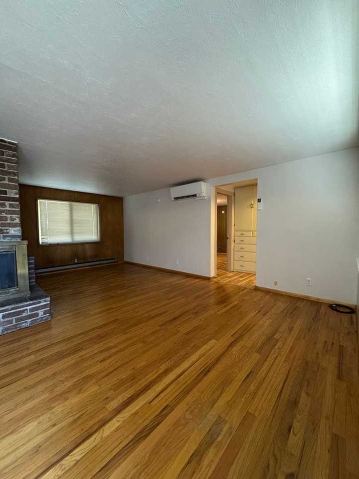 501 S Pine St - Photo 3 of 25