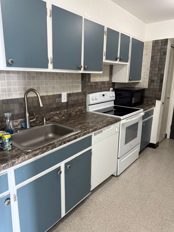 220 Linden St - Photo 2 of 12