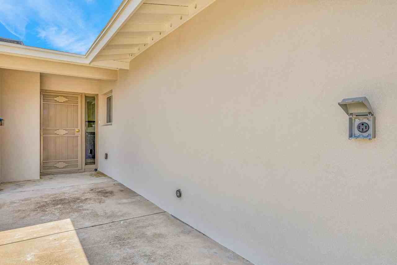 227 E Ellis Dr - Photo 6 of 50