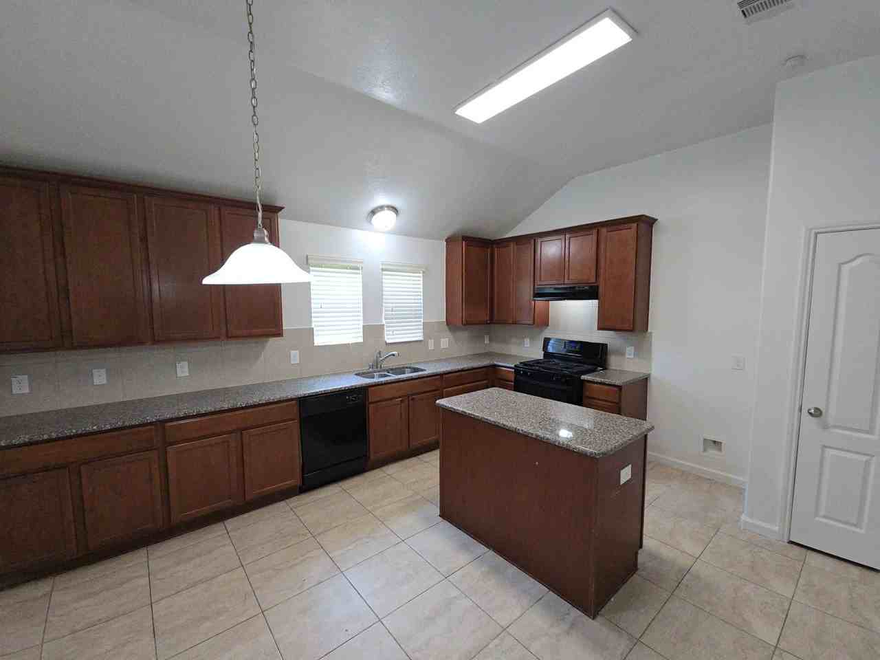 1306 Squire Dr - Photo 2 of 29