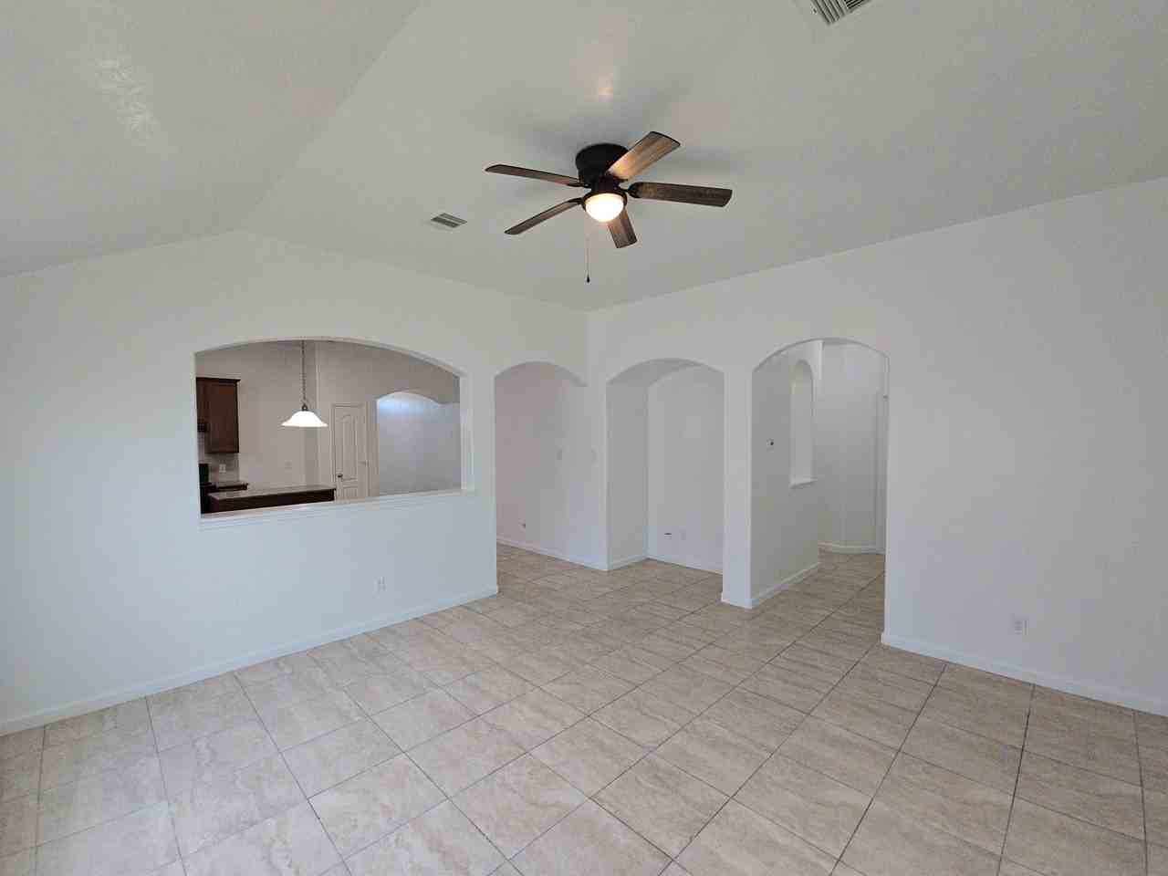 1306 Squire Dr - Photo 4 of 29