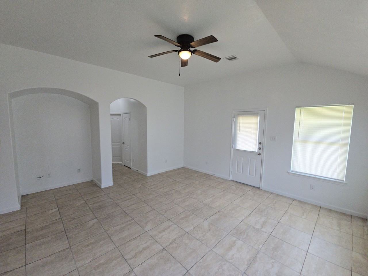 1306 Squire Dr - Photo 6 of 29