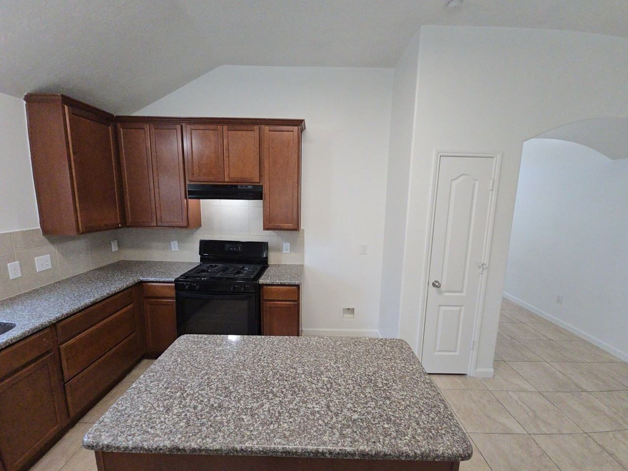 1306 Squire Dr - Photo 7 of 29