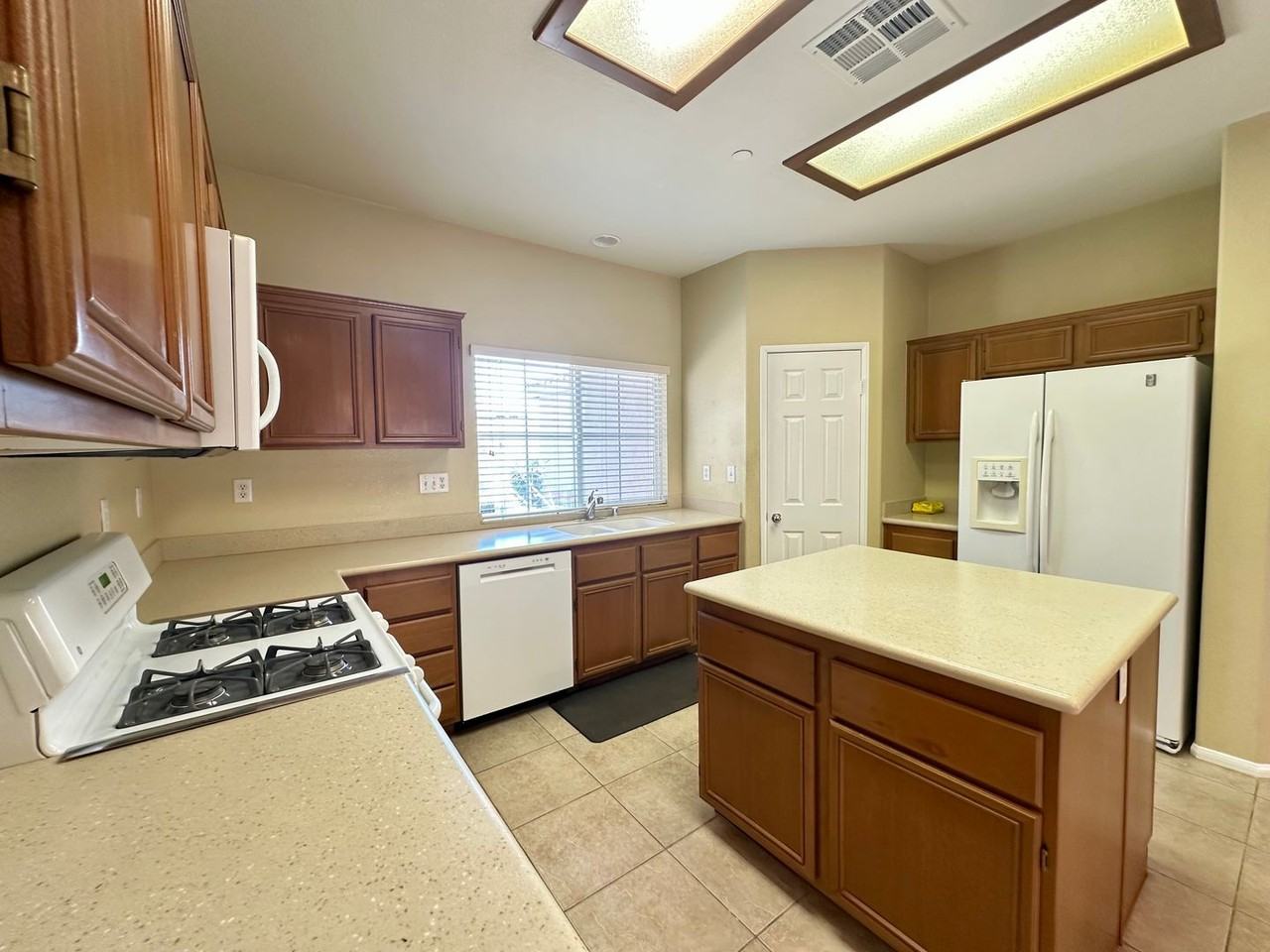 1183 Palmas Rdg - Photo 2 of 27