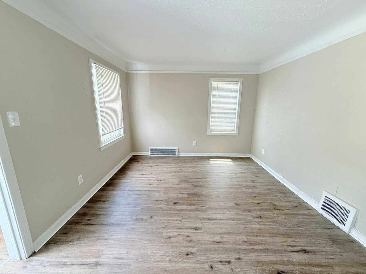 15355 Plainview Ave - Photo 2 of 8