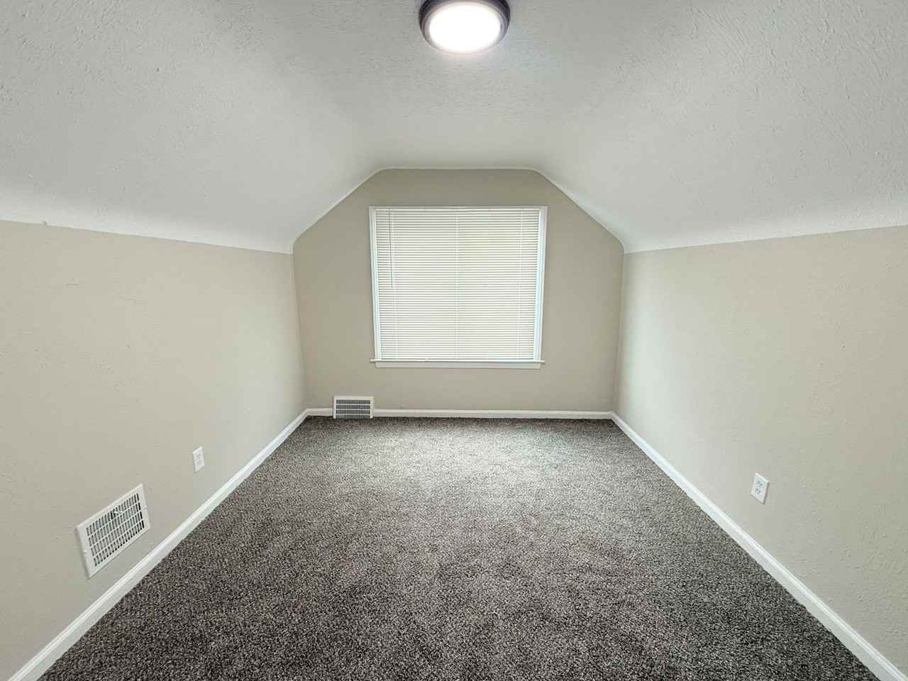 15355 Plainview Ave - Photo 7 of 8