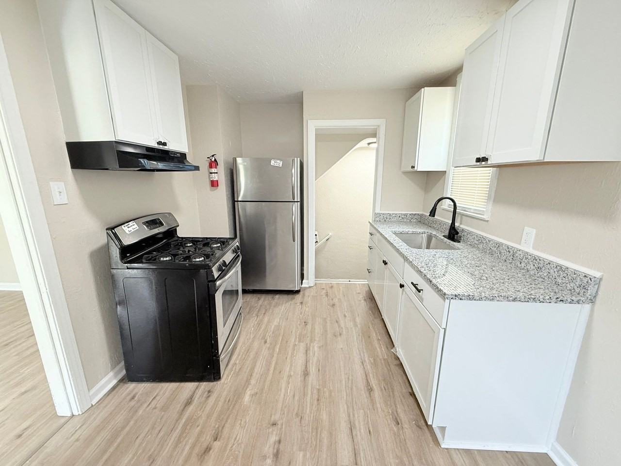 15355 Plainview Ave - Photo 3 of 8