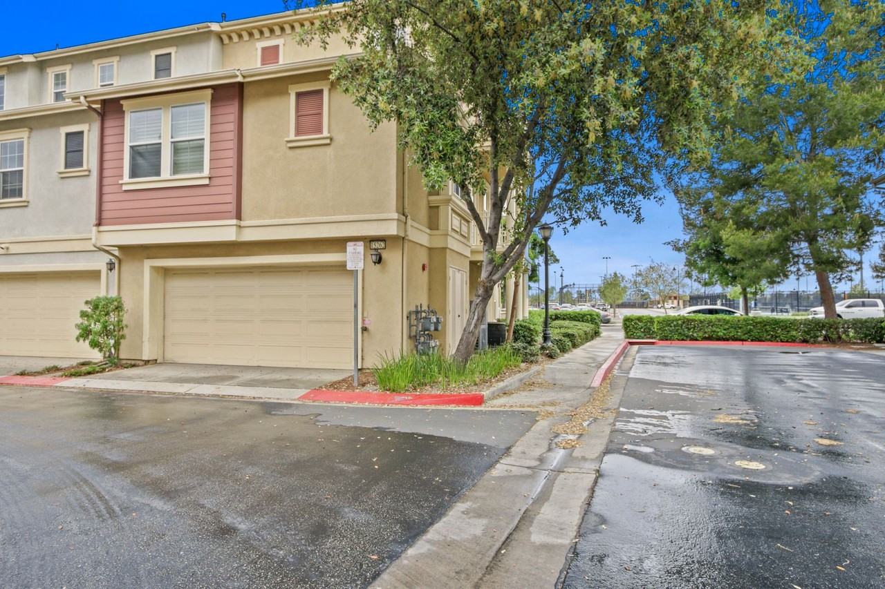 15262 Severyns Rd - Photo 2 of 11