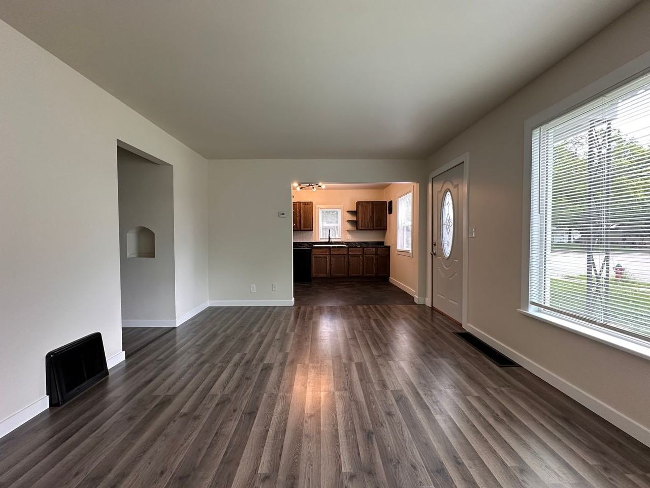 173 Robert St - Photo 3 of 26