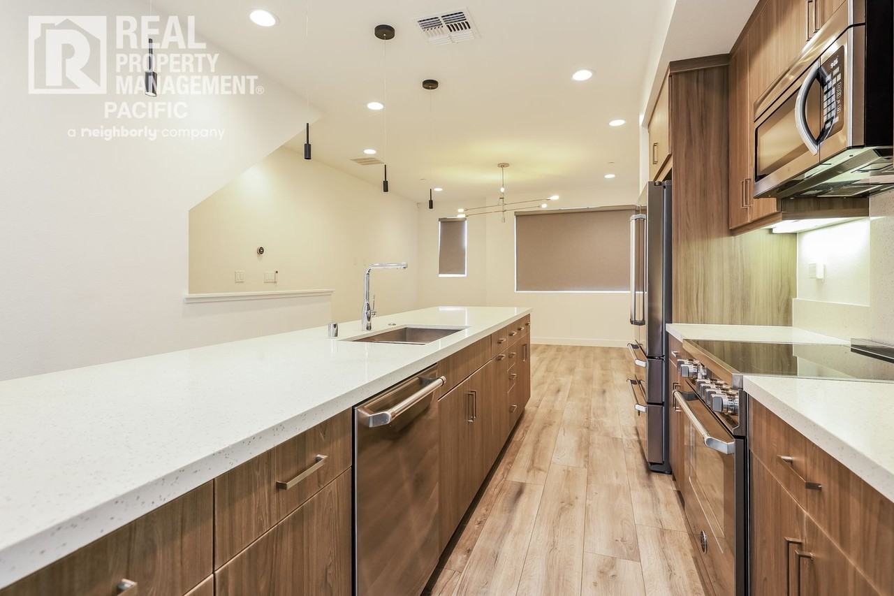 935 Edy Ln - Photo 3 of 23