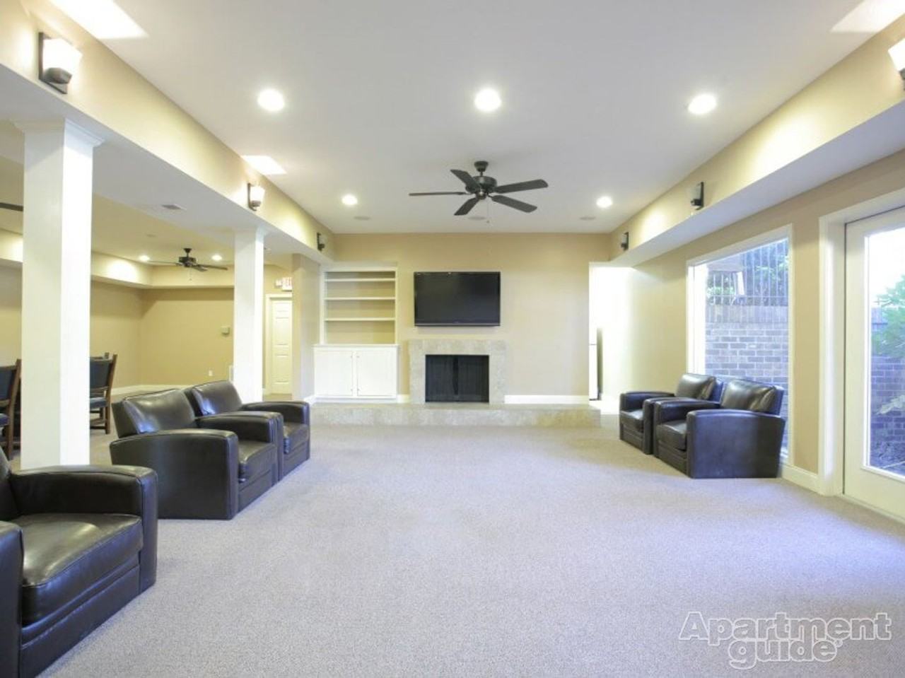 1215 Old Manor Rd - Photo 5 of 16