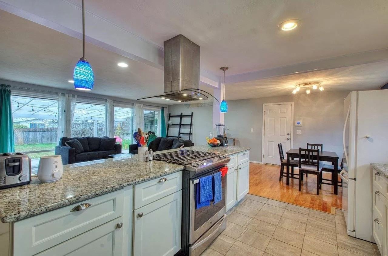 839 Kirkland Ave Ne - Photo 3 of 13