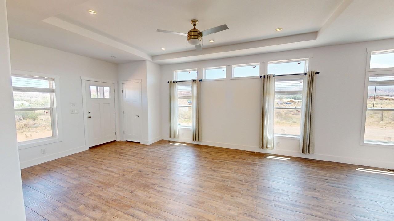 2070 Starbuck Ln - Photo 2 of 30