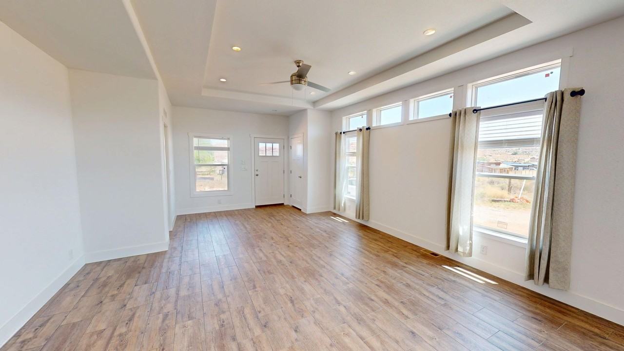 2070 Starbuck Ln - Photo 4 of 30