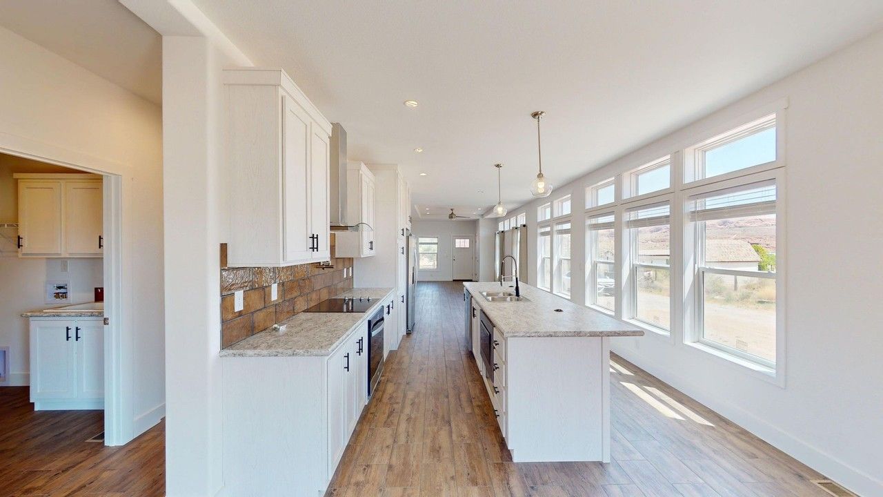 2070 Starbuck Ln - Photo 7 of 30